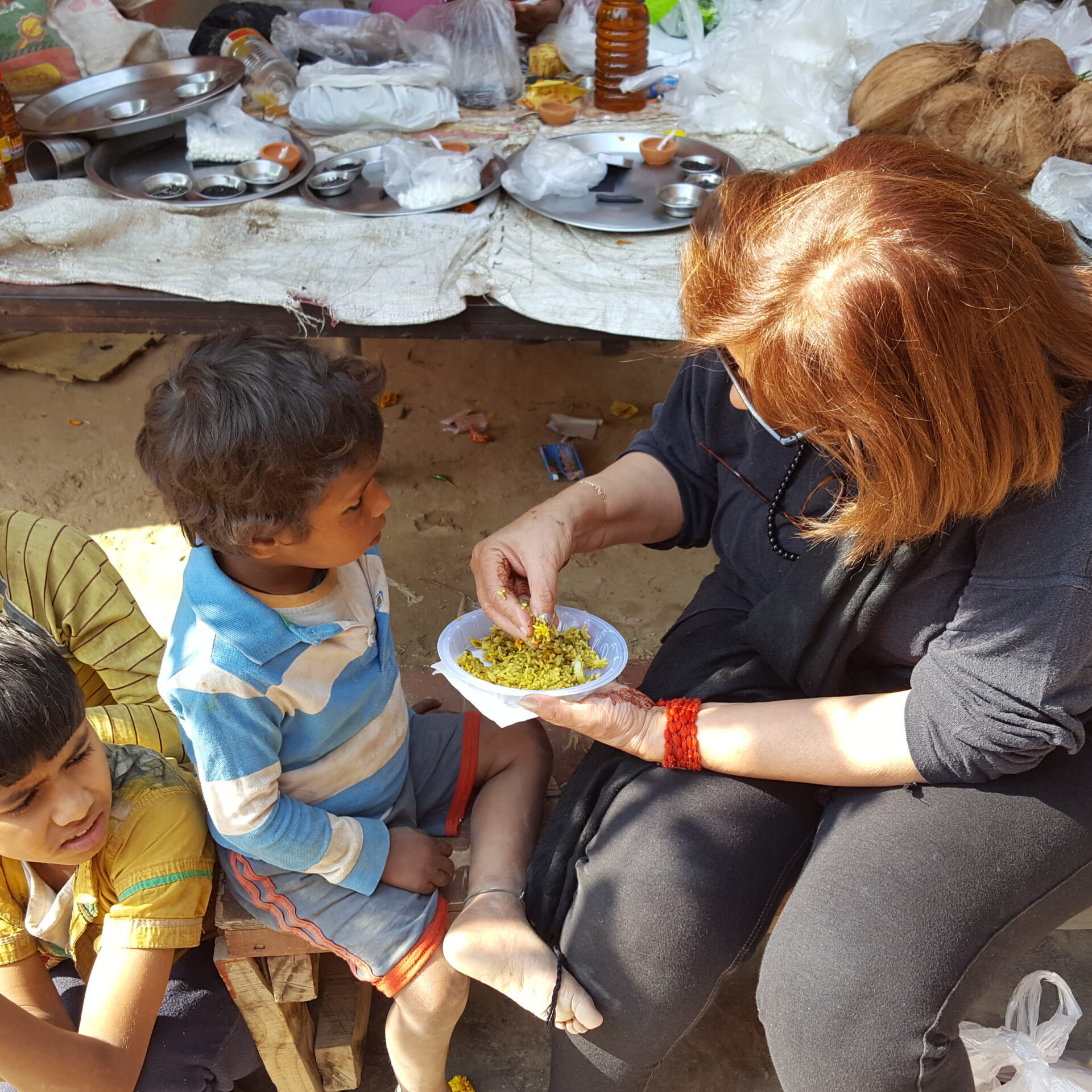 4 - Pam Jee feeding children(1)