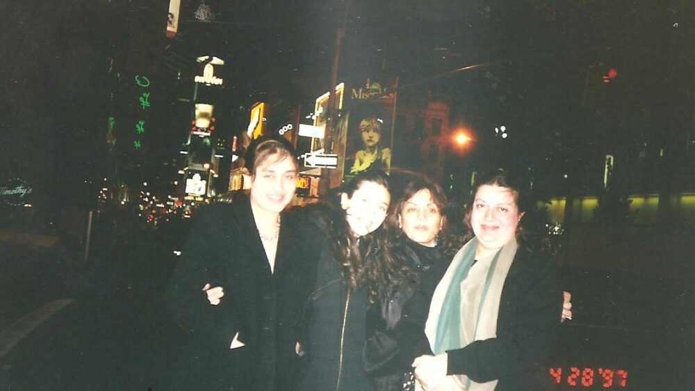 Pam Kwatra with Babita, Karisma _ Kareena @ Times Square